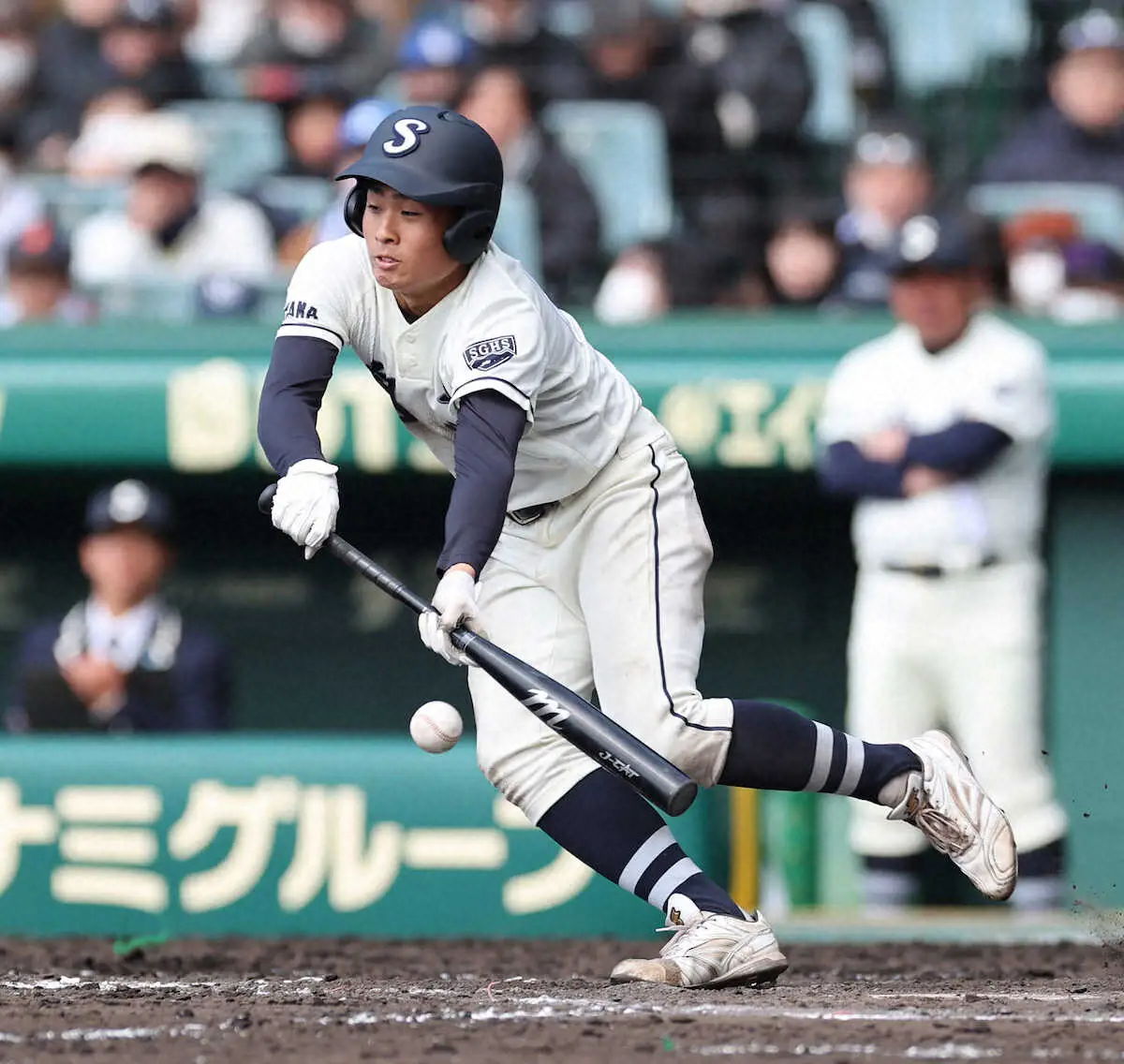 【画像・写真】創志学園・朝野　決めた8回2死一、三塁で“奇策バント”　門馬イズム「アグレッシブ・ベースボール」体現