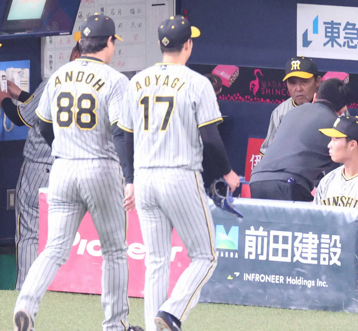 【画像・写真】阪神・青柳が4回にアクシデント?　自らベンチにアピールし、一時ベンチへ…