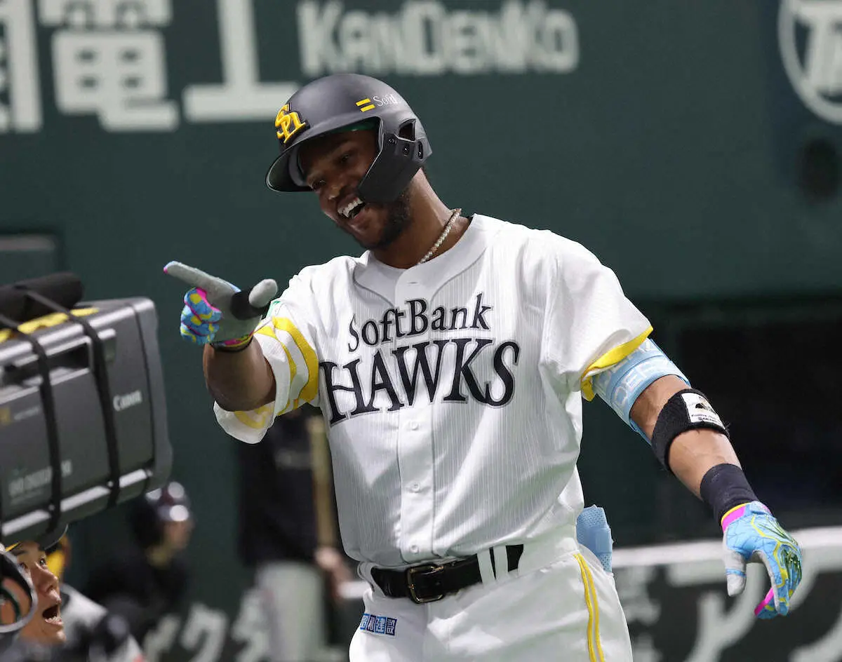 【画像・写真】シーズン48発ペース！巨人から移籍のソフトBウォーカーが12球団単独オープン戦5号