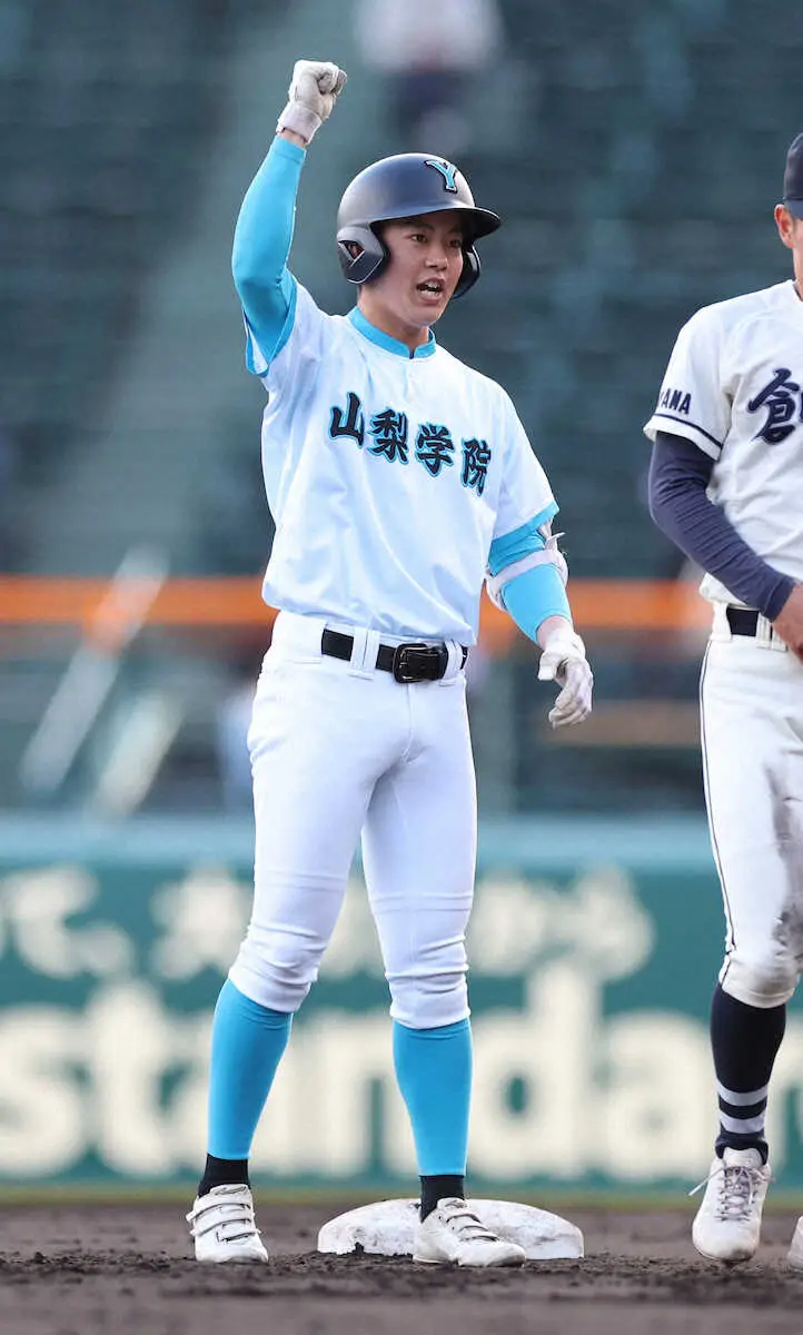 【画像・写真】【センバツ】山梨学院　遊撃手負傷も代わって入った岩城が千金先制打　8強進出で史上4校目の連覇へ前進