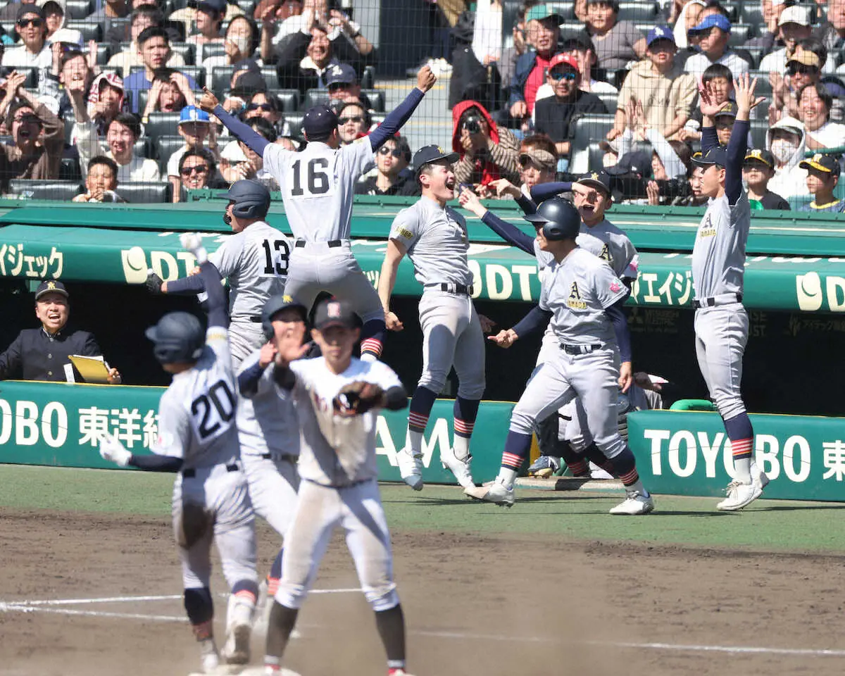 【画像・写真】【センバツ】青森山田　2戦連続劇的サヨナラ初8強　7回までノーノー大苦戦も…終盤猛攻、勝って涙