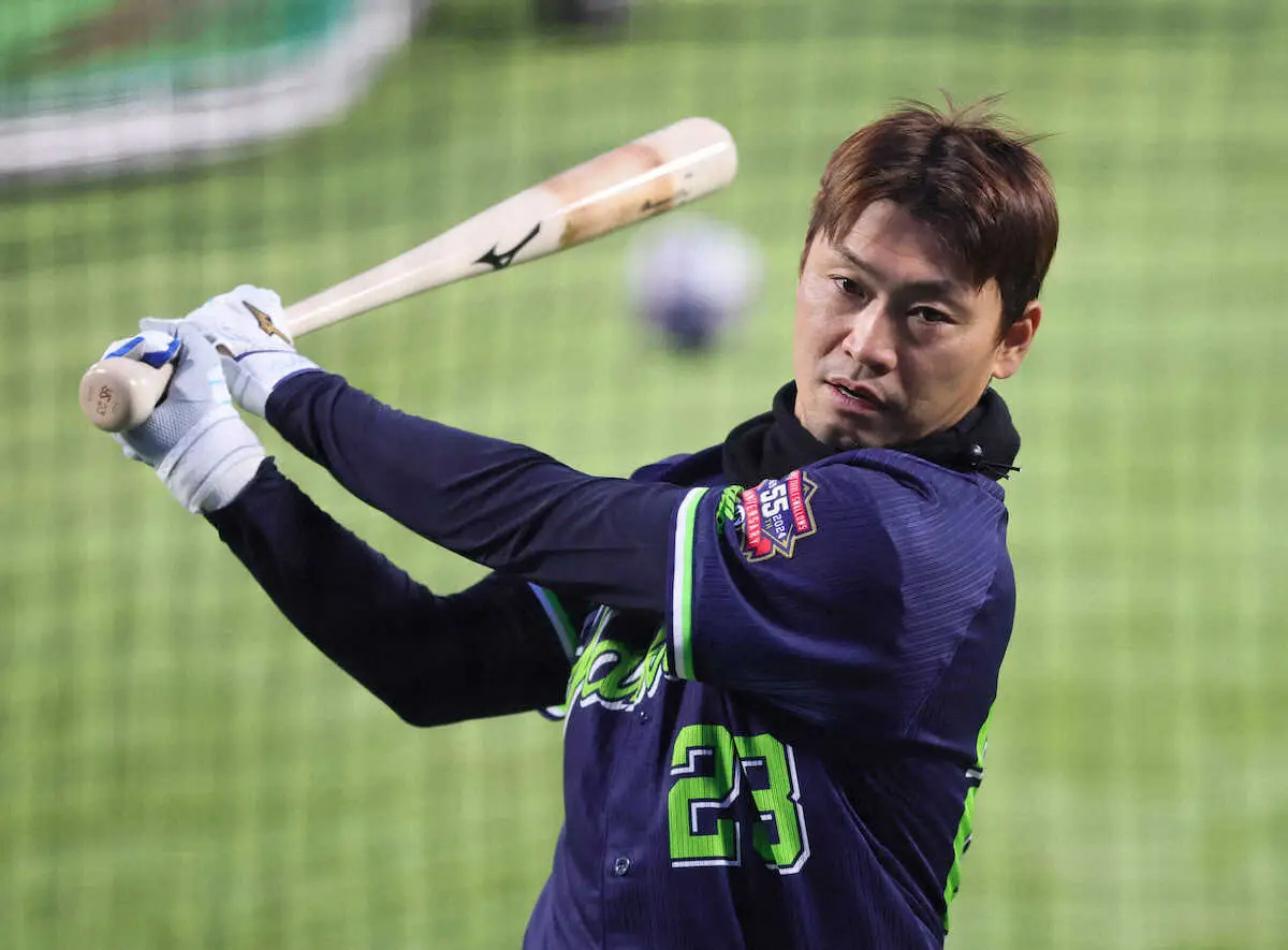 【画像・写真】ヤクルト青木、ナイター練習に参加。15年目で初の右翼守備に「ちょっとうれいしいかも」