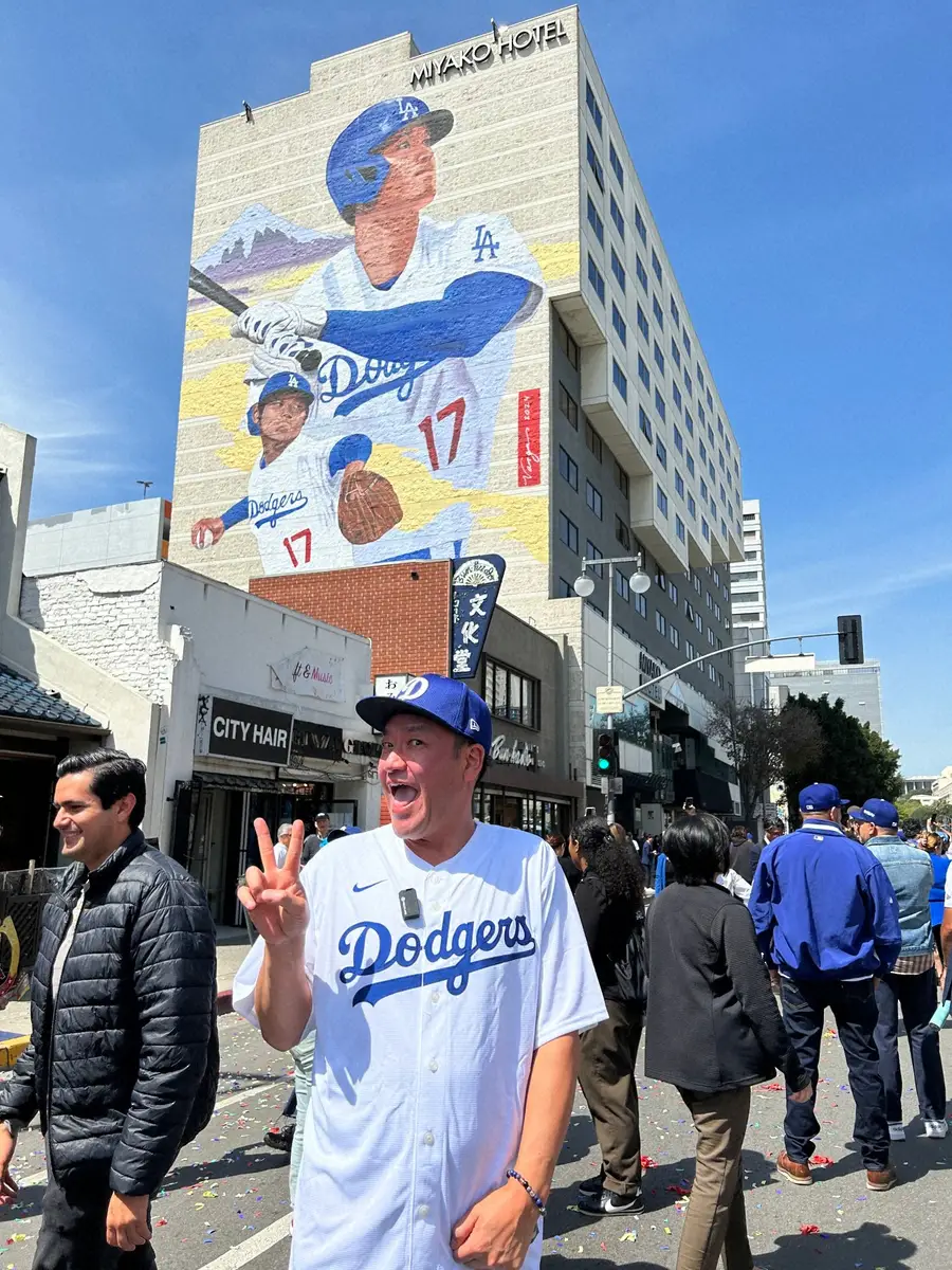 【画像・写真】ドジャース・大谷翔平の壁画がロス市内にお目見え　ロス在住たむらけんじも感激!「大谷選手は3冠王」