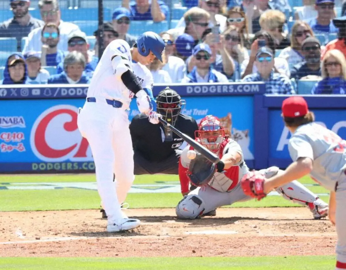 【画像・写真】大谷翔平　本拠開幕戦でマルチ安打！二塁打に続き3打席目も右前打　元巨人マイコラスをKO