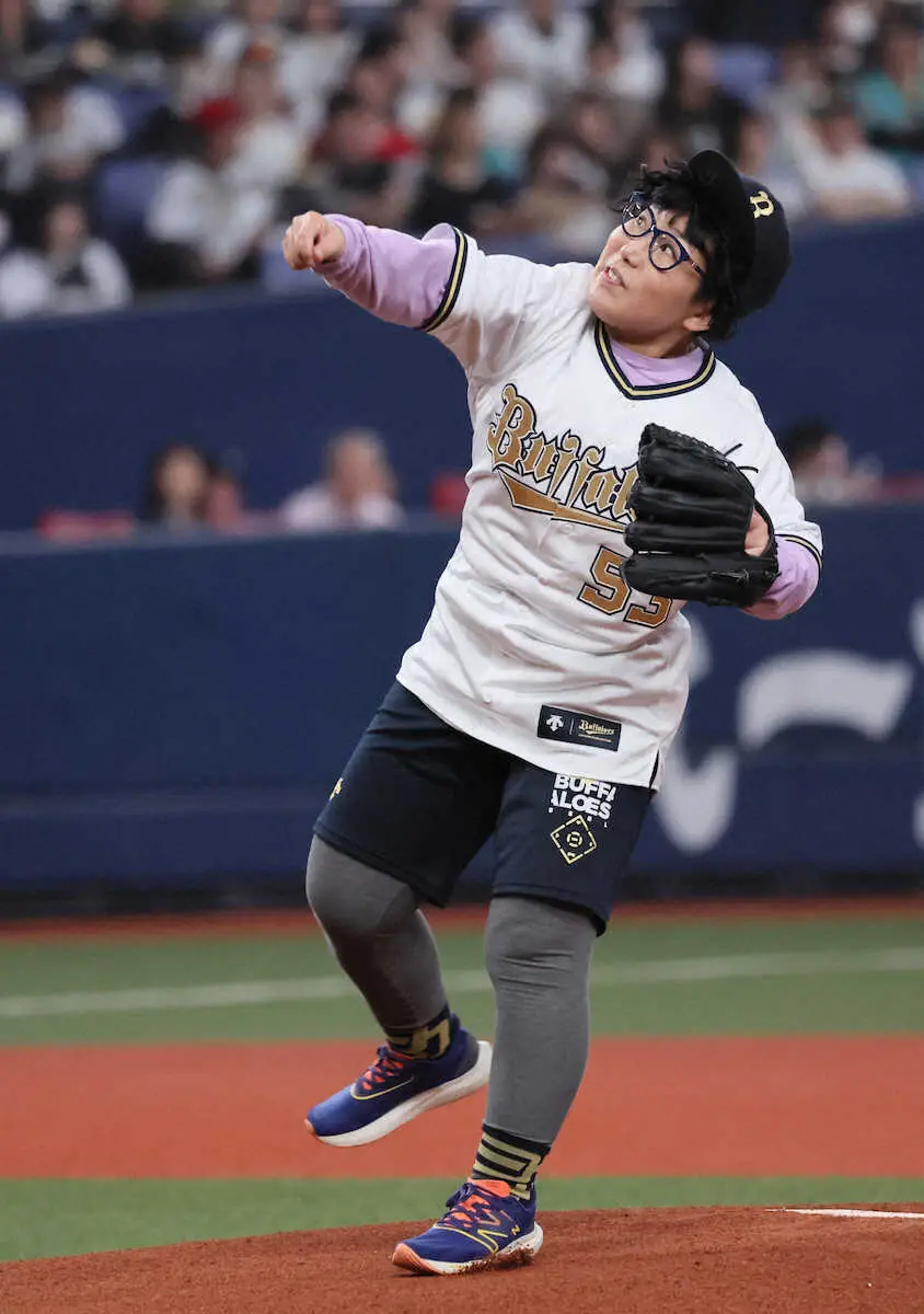 【画像・写真】オリ姫のチキチキジョニー・石原が歓喜の涙　始球式で2年越しのノーバン成功「練習を1年間続けて…」