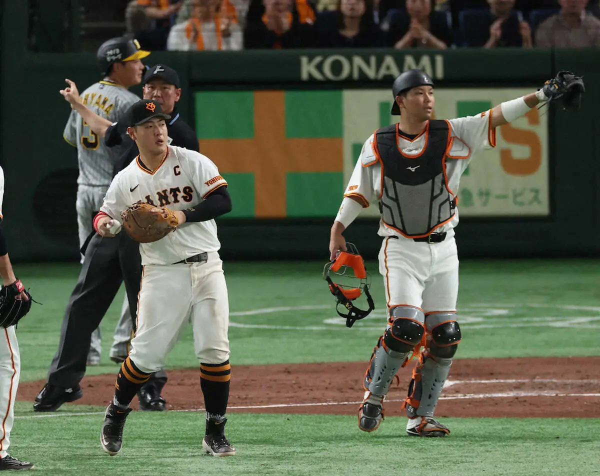 【画像・写真】阪神が先制機にスクイズ失敗…坂本の小フライに大山が本塁駆け抜け　岡田監督「行ったらあかん」