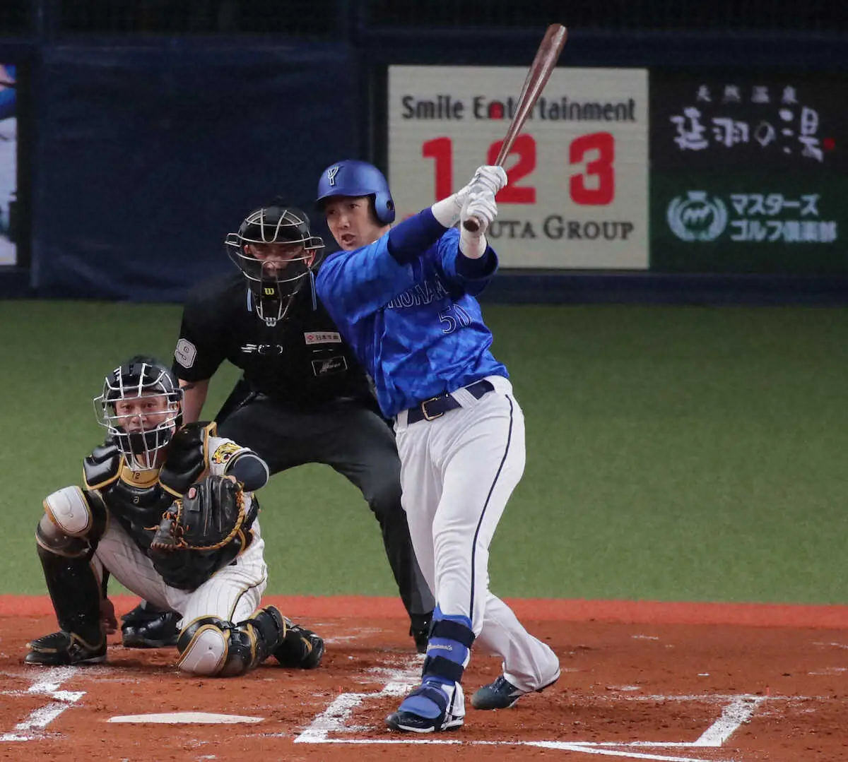 【画像・写真】DeNA・山本祐大　昨季MVP＆新人王の“初回ゼロ男”村上討ち！走者一掃の三塁打　いきなり4点猛攻