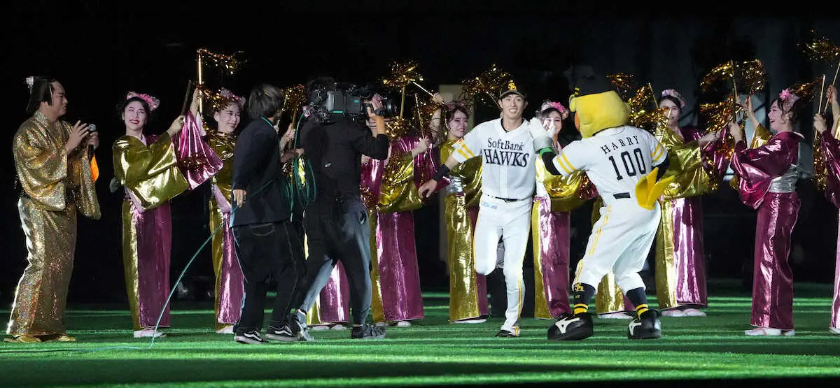 【画像・写真】ソフトバンクの本拠開幕戦セレモニーに松平健が登場　「マツケンサンバ2」で「ビバ！ホークス」絶叫