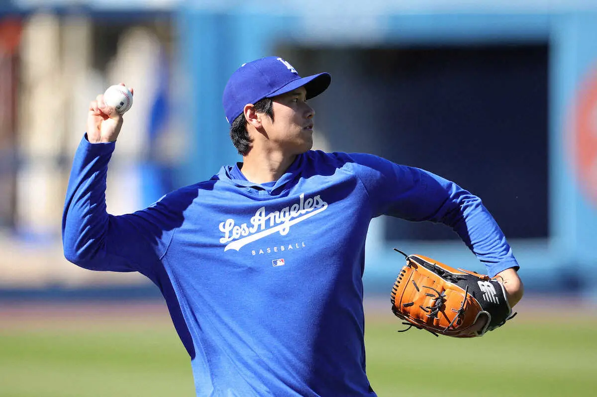 【画像・写真】大谷翔平が右肘手術後4度目キャッチボール　インターバルなしで約50球　ロバーツ監督「非常に良かった」