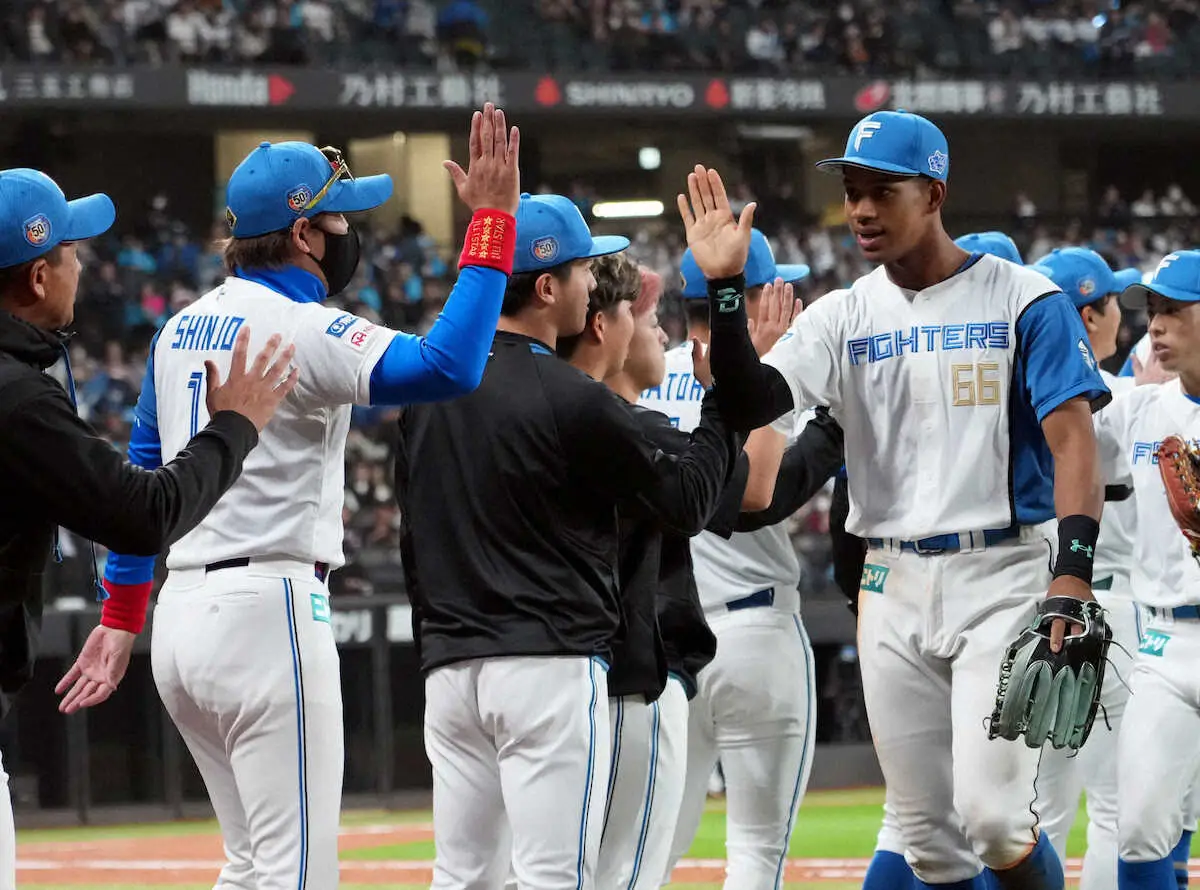 【画像・写真】万波中正　史上23人目全打順で本塁打　1号3ランがエスコン100号　新庄監督「なんかくれます？僕に」