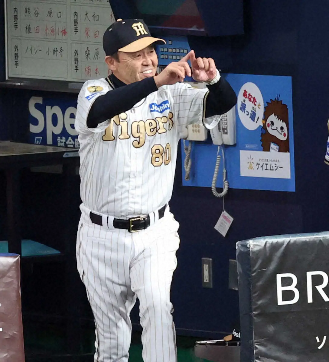 【画像・写真】阪神が4回に1イニング2度続けてリクエスト成功　佐藤輝が間一髪の好走塁を連発