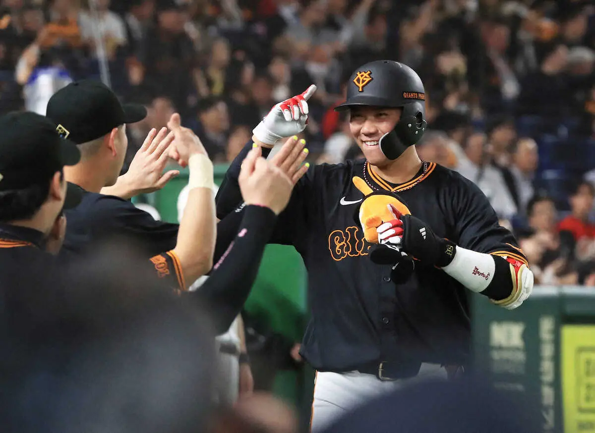 【画像・写真】巨人・坂本勇人「次の打席も頑張ります」　“お得意さま”九里から反撃2号ソロ　第1打席でドカン