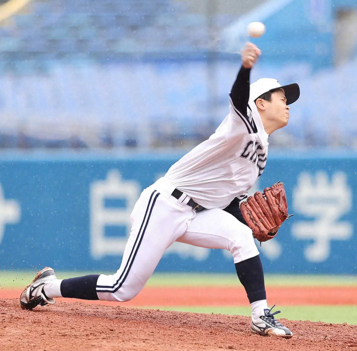 【画像・写真】中大　1年生パワーで勝ち点1　東恩納から刺激…3番手・子安が好救援で大学初勝利