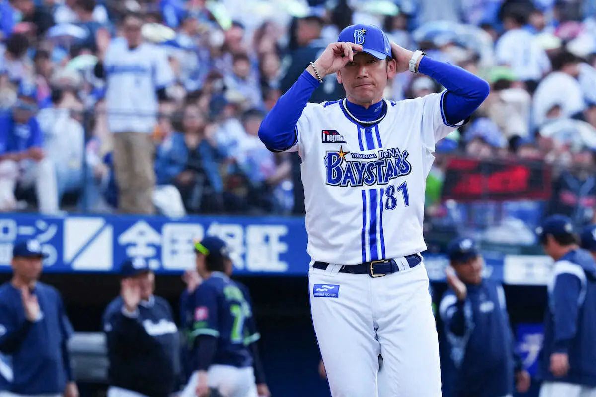 【画像・写真】DeNA・三浦監督　ヤクルトに逆転負けを喫し、言葉少な…「最後まで守り切れなかったという感じ」