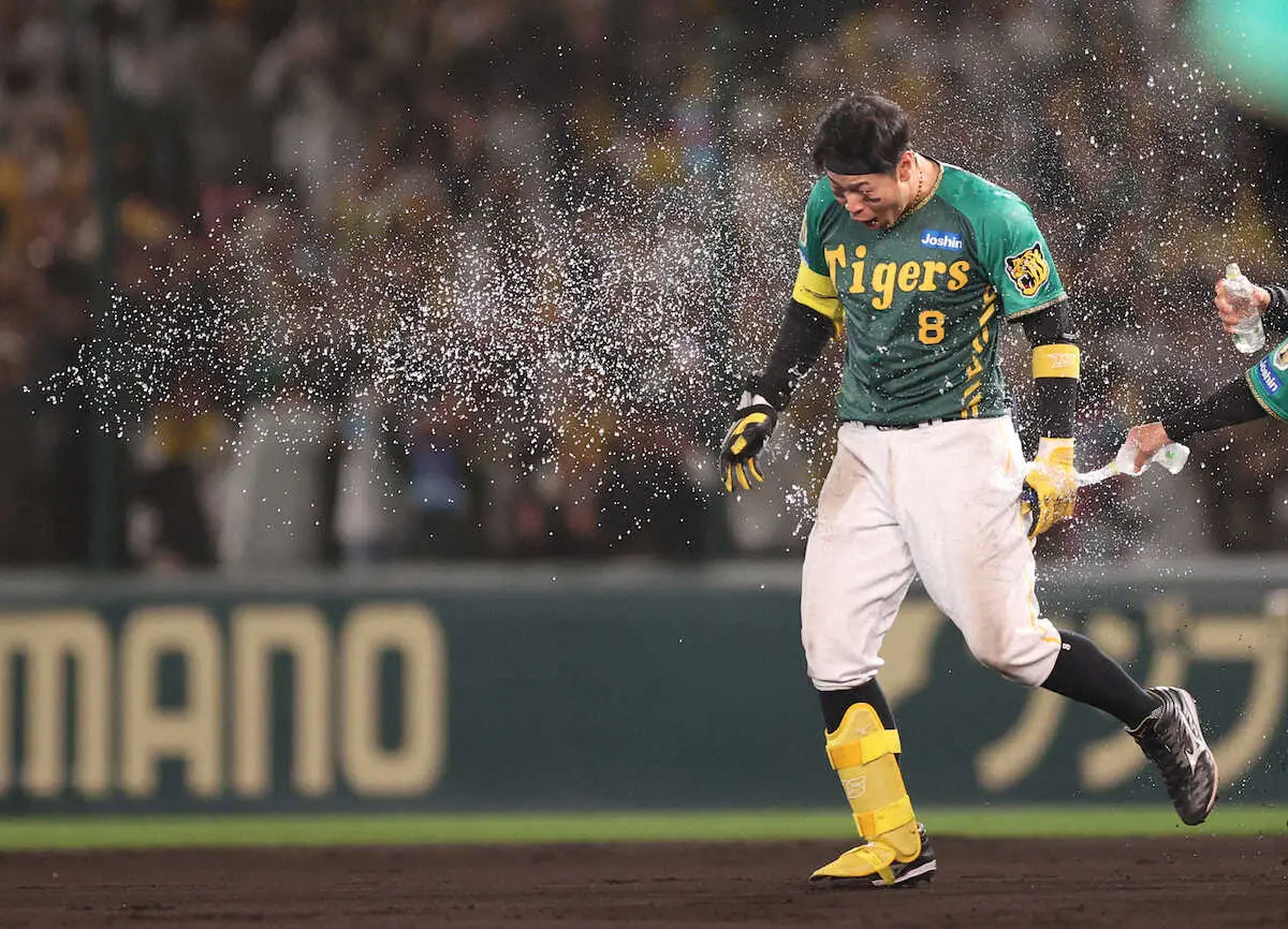 【画像・写真】劇打の阪神・佐藤輝「最高です！」歴史的得点力不足には「これからもっと打てるように」