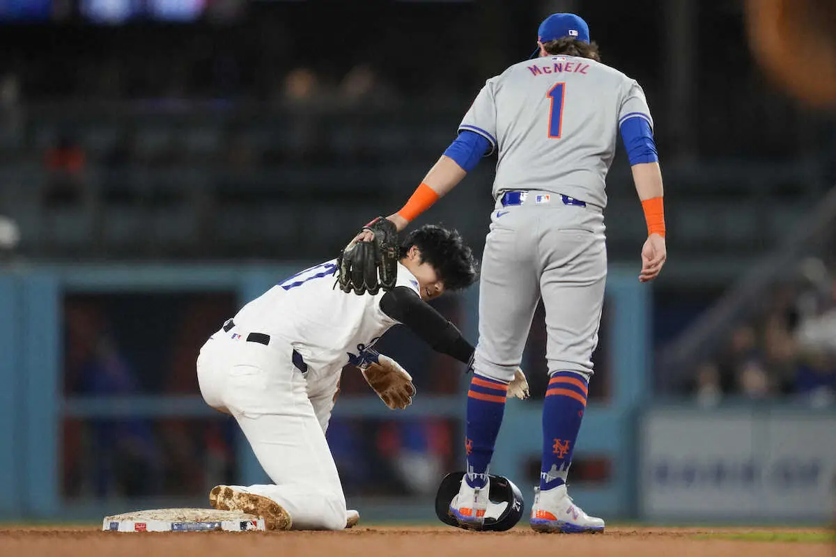 【画像・写真】大谷翔平　第2打席は四球→二盗→生還　相手二塁手のグラブタッチ頭部直撃するハプニングも