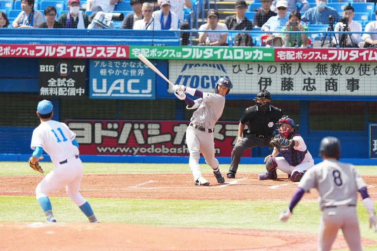 【画像・写真】侍ジャパン・井端監督が明大―東大戦視察　“10年に一人の遊撃手”宗山は「3番・遊撃」で出場