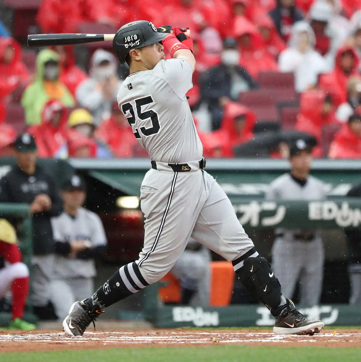 【画像・写真】巨人　拙攻に次ぐ拙攻…岡本和のチーム12安打目で27イニングぶり得点も広島に完敗　井上初回4失点