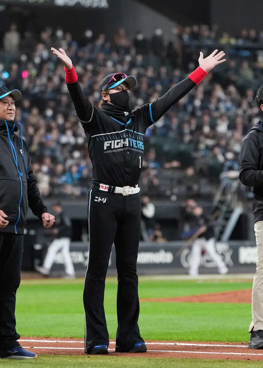 【画像・写真】【隠しマイク】日本ハム・新庄監督　ペイペイDで福岡県出身有名人が応援歌を歌う動画に「俺も参加したい」