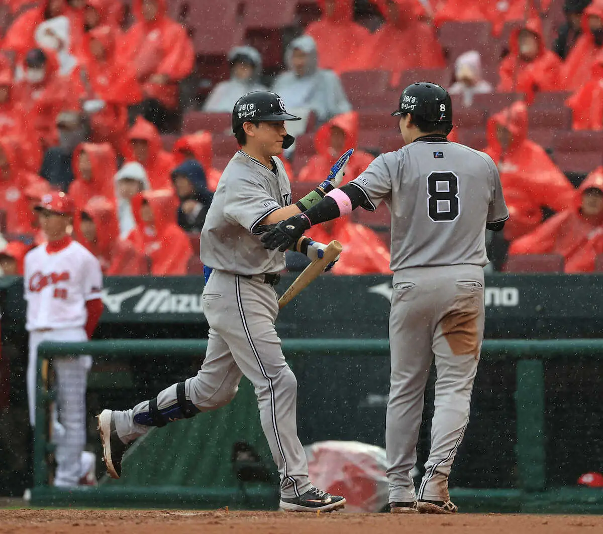 【画像・写真】巨人降雨コールドで引き分け　6回表の小林の犠飛は幻に