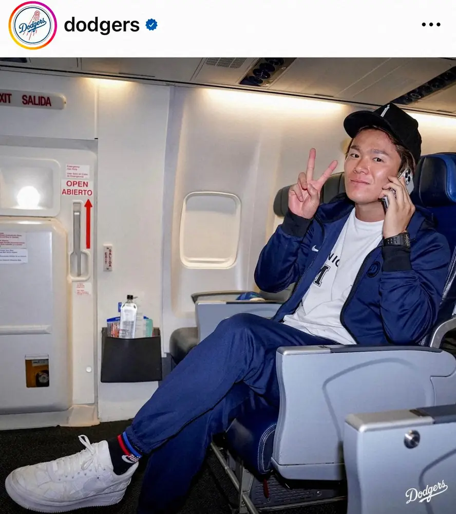 【画像・写真】もう寝る準備？お勉強？大谷翔平らド軍選手の機内の過ごし方は…「何見てるのかな」「リラックス谷」
