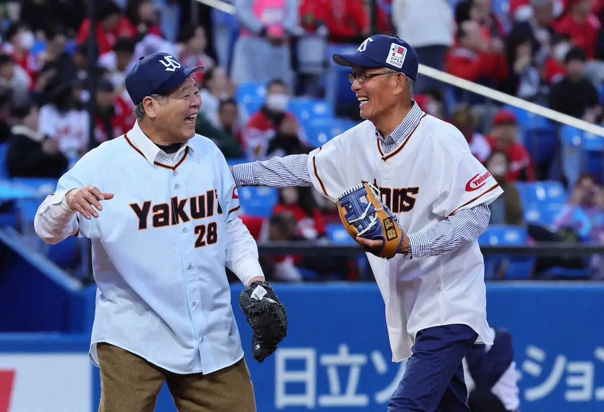 【画像・写真】39年ぶりの往年バッテリーでファーストピッチ　松岡氏と八重樫氏「懐かしい」「ありがたい」