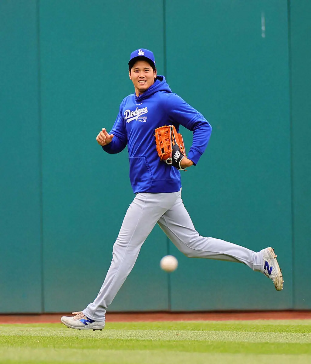 【画像・写真】ドジャース・大谷が守った！試合前にレフトで軽快守備練習　ロバーツ監督「9月に様子見る」