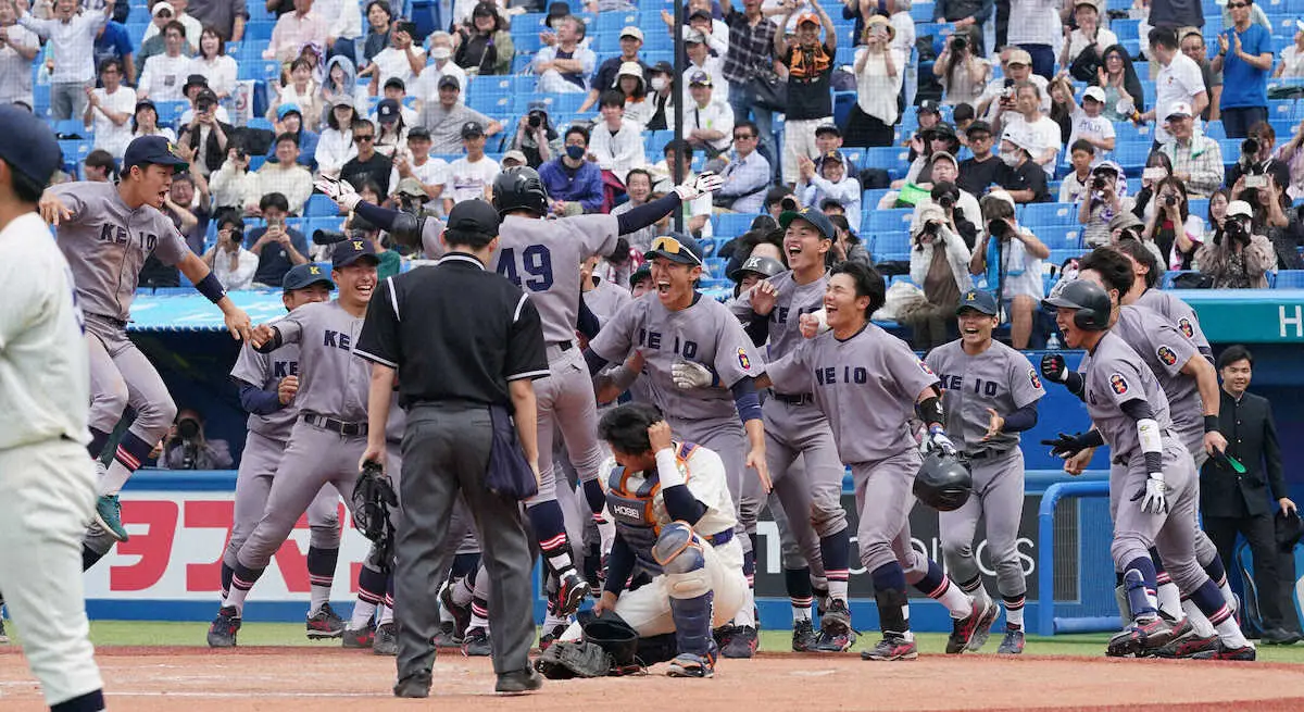 【画像・写真】慶応旋風止まらない　昨夏甲子園Vの慶大1年が初打席でサヨナラ本塁打　渡辺憩「もう最高な気分」