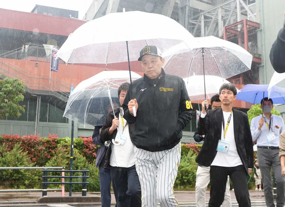 【画像・写真】【内田雅也の追球】「昭和の日」に雑談で聞くエピソード　岡田監督の「歯に衣着せぬ」物言いが心地いい