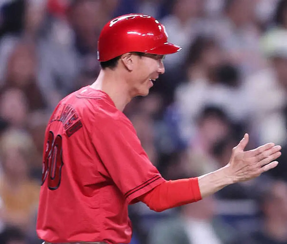 【画像・写真】29日に国内FA権取得の阪神・原口と広島・赤松コーチが再会の握手　ともにがんを克服　