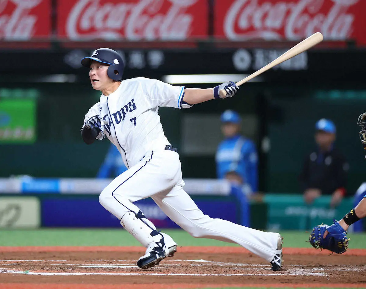 【画像・写真】負けるか！西武・金子侑司が同点タイムリー、長谷川が日本ハム・山崎福也のパーフェクト阻止