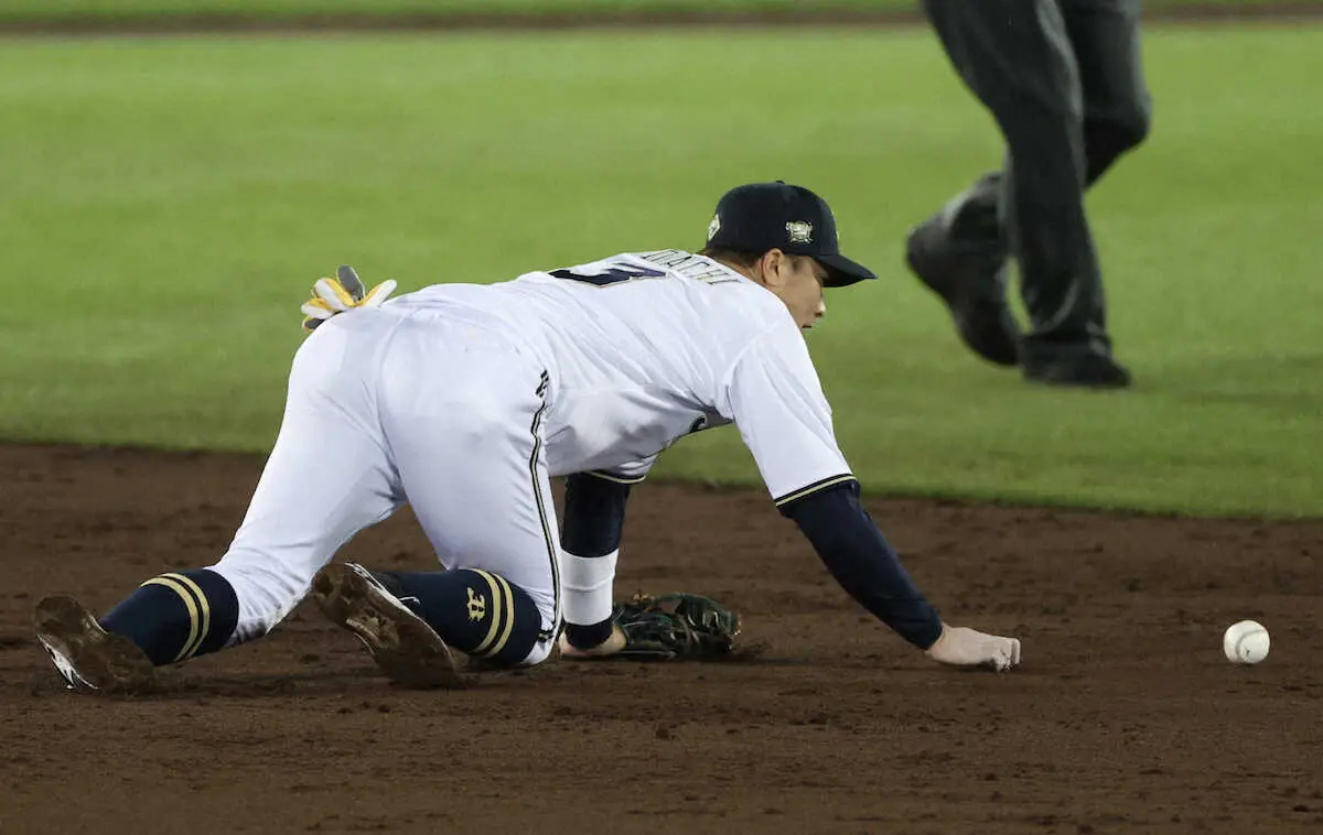 【画像・写真】オリックス・安達が1イニング3失策で痛恨の9回逆転負け　この回から守備固めの名手がまさか…