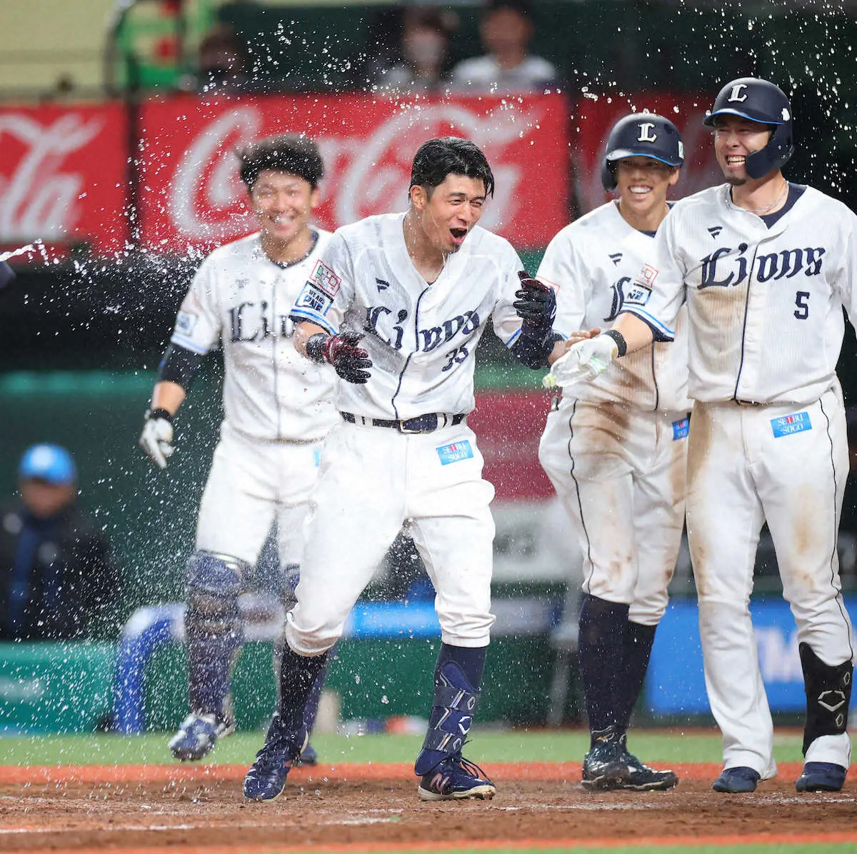 【画像・写真】西武・若林　チームの連敗4で止めたプロ初サヨナラ弾　おかわり金言で目覚めた先制1号含む2発