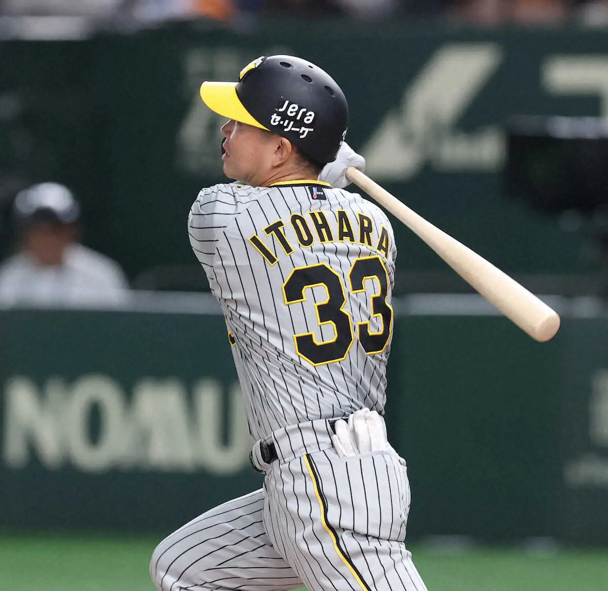 【画像・写真】阪神・糸原　オレも長嶋さんの「33」番や!　6回に代打で右中間適時二塁打　代打では4打席連続安打に