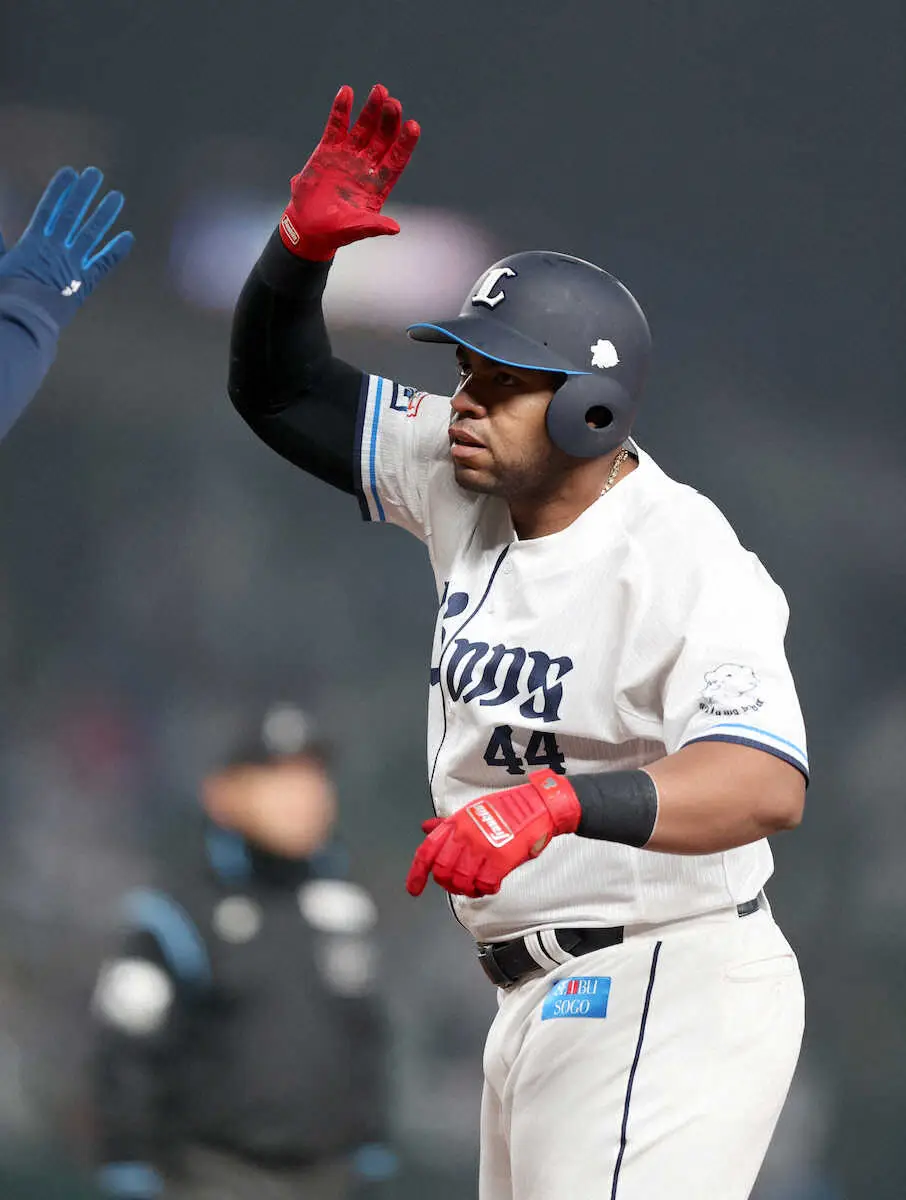 【画像・写真】【隠しマイク】西武・アギラー「オハヨウゴザイマス！オハヨウゴザイマス！オハヨウゴザイマス！ヘーイ」