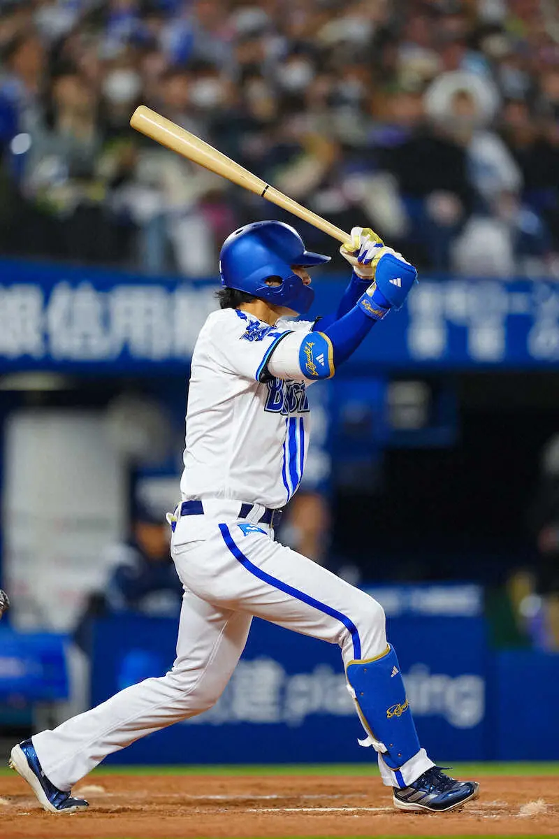 【画像・写真】DeNA・度会　幼少期に交流あるヤクルト・石川からプロ初代打で快音