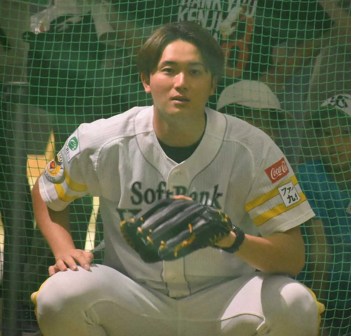 高橋さんは野球教室で捕手役を務める（撮影・杉浦　友樹）