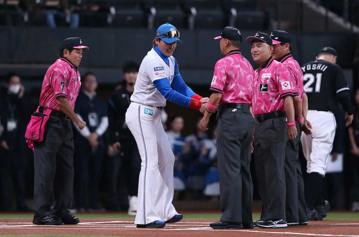 【画像・写真】プロ野球審判団も「母の日」でピンクユニホームで登場！「審判さん可愛い！」「選手より目立つ」