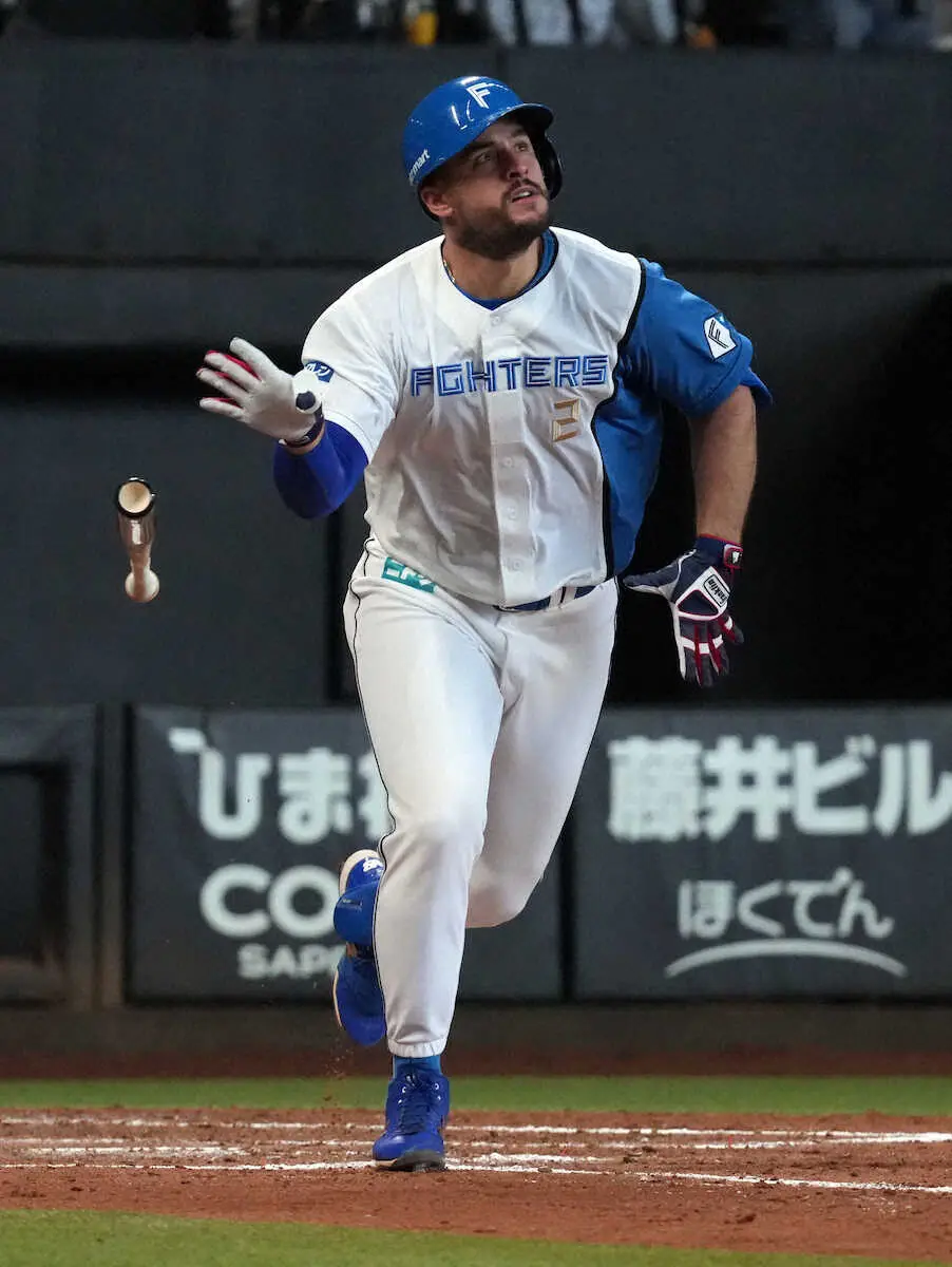 【画像・写真】日本ハム・マルティネスが2戦連続三塁打！　本塁打に届かず…“腕立て伏せパフォ”も