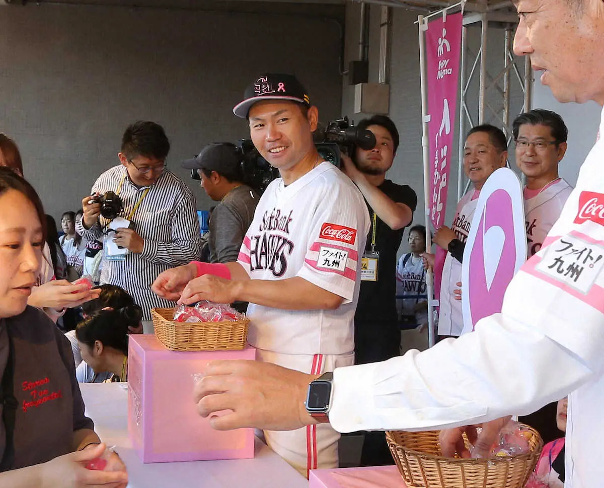 【画像・写真】ソフトバンクOBの鳥越裕介氏が「ピンクフルデー」初日に乳がんの撲滅と早期発見、検診を訴える