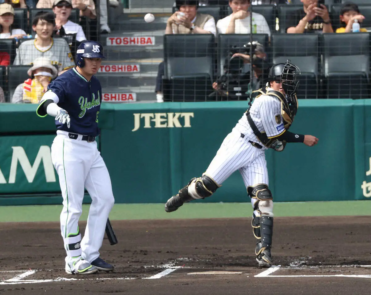 【画像・写真】阪神・梅野が神ブロック＆バズーカで初回のピンチ救った「嫌な空気なところで自分の最高のプレーできた」