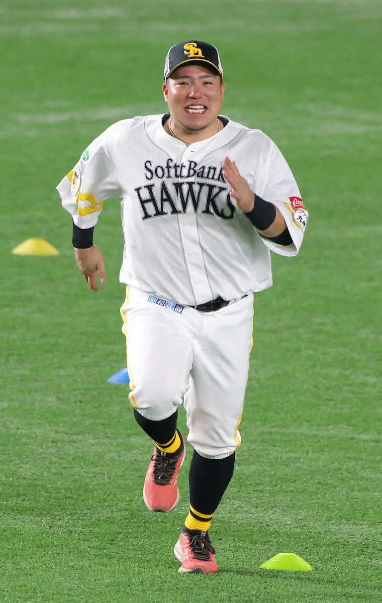 【画像・写真】ソフトバンク山川が左手甲の死球から一夜明けて無問題強調の全メニュー消化　小久保監督も「ひと安心」