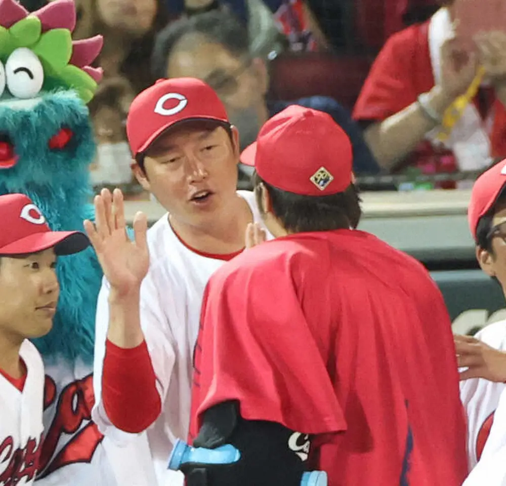 【画像・写真】阪神に肉薄する2位広島・新井監督「それはもう、2人だけの秘密です」　秘密にしたかったのは…