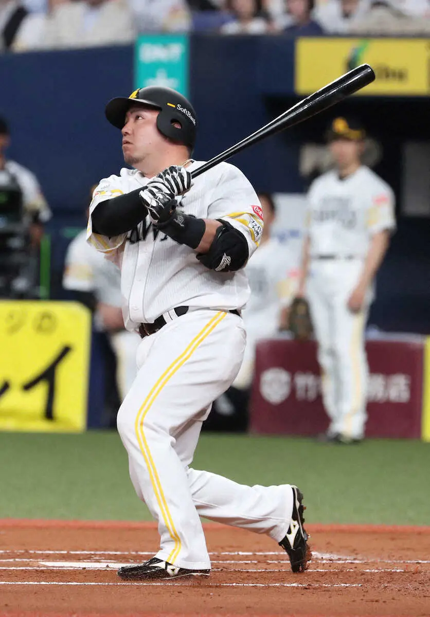 【画像・写真】ソフトバンク・山川　先制11号3ラン　京セラDのホームゲームで「どすこい」！