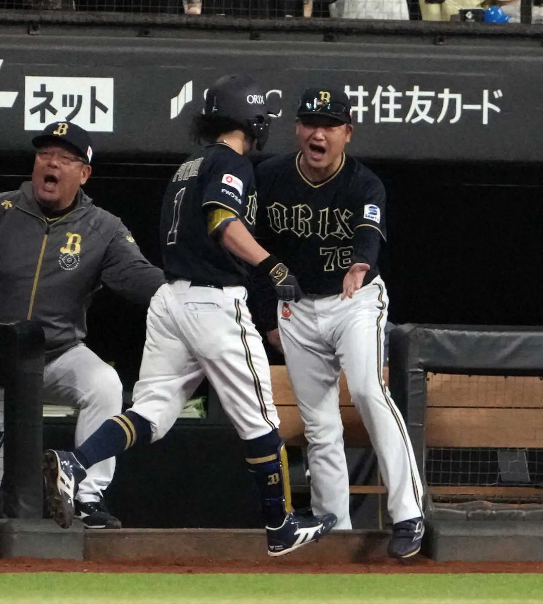 【画像・写真】オリックス・福田が起死回生の1号同点満塁弾　0―4の8回に日本ハム・堀から一発で雄叫び