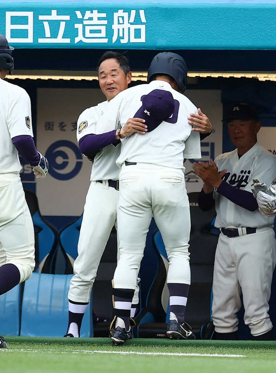 【画像・写真】「ルイ」の穴は「ルイ」が埋める　明大・中山琉唯が代打本塁打でV戦線残留　誕生日を自ら祝う