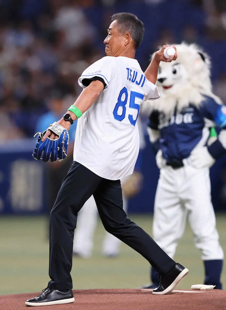 【画像・写真】辻発彦氏　「まだまだ若い」休養の西武・松井稼頭央監督の“今後に期待”　始球式ではストライク投球