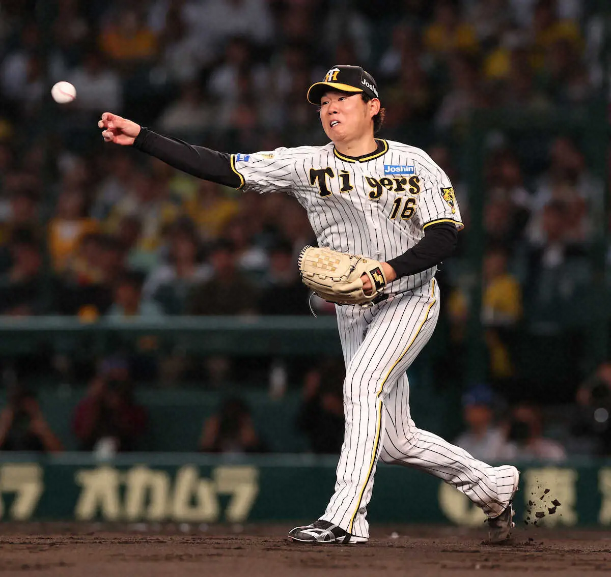 【画像・写真】阪神・西勇が大荒れ　投手・山崎に先制打、平凡なバント処理で大暴投…4回一挙4失点