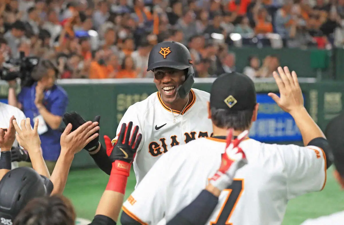 【画像・写真】来日1号の巨人・ヘルナンデスはこんな人　G球場の食堂大好き　愛称はエリ　桑田2軍監督いわく「前向き」