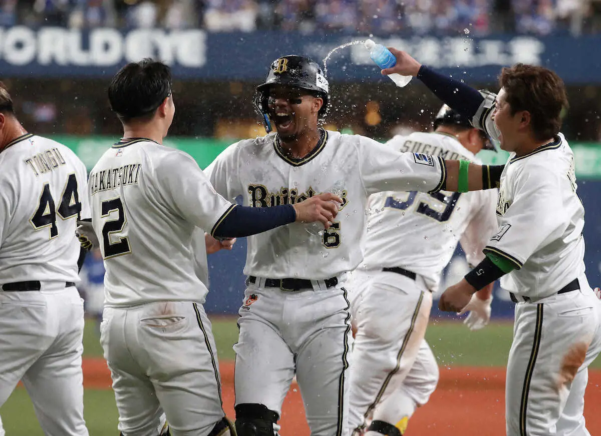 【画像・写真】オリ・宗が決めたサヨナラ!「オリ髭デー」にオリ髭2位選出男のV犠飛で劇勝「頭を整理して打席に立てた」